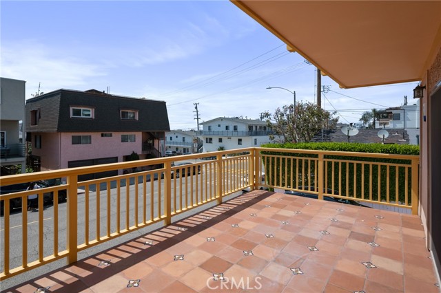 738 Manhattan Avenue, Hermosa Beach, California 90254, 5 Bedrooms Bedrooms, ,3 BathroomsBathrooms,Residential,Sold,Manhattan,SB23159527