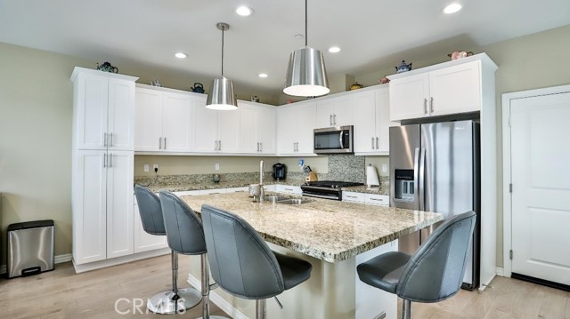 Detail Gallery Image 5 of 9 For 4693 Holly, Long Beach,  CA 90805 - 3 Beds | 3 Baths