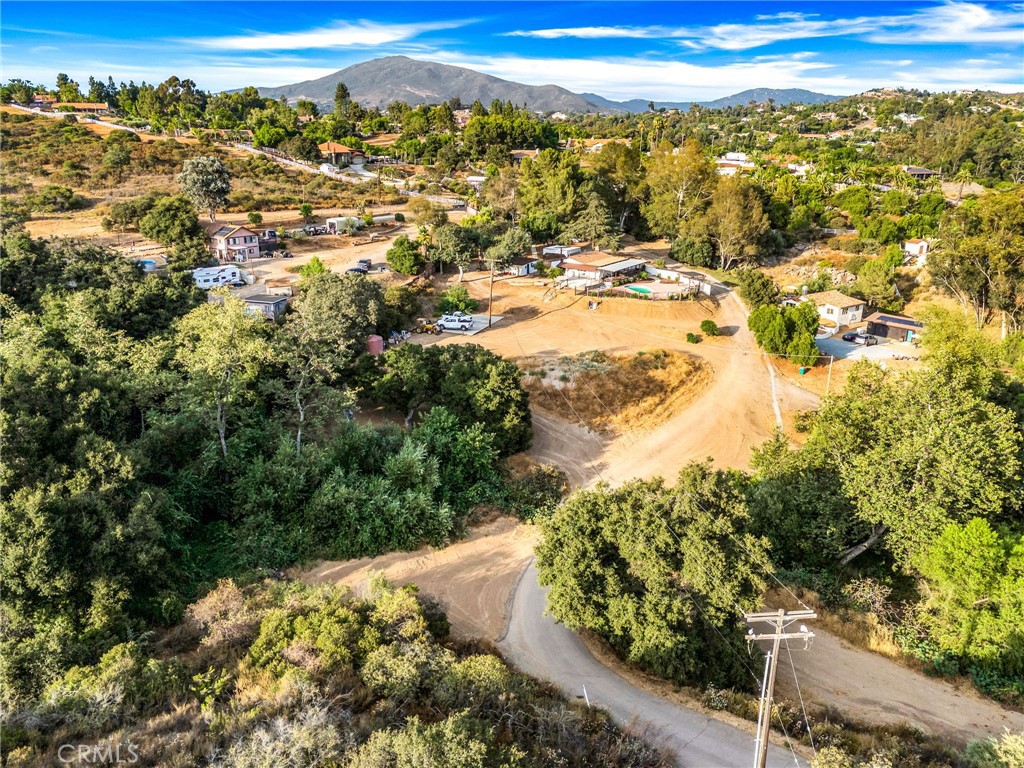 https://media.crmls.org/medias/879d137d-fc51-489e-978e-dbdfc1363955.jpg?preset=X-Large