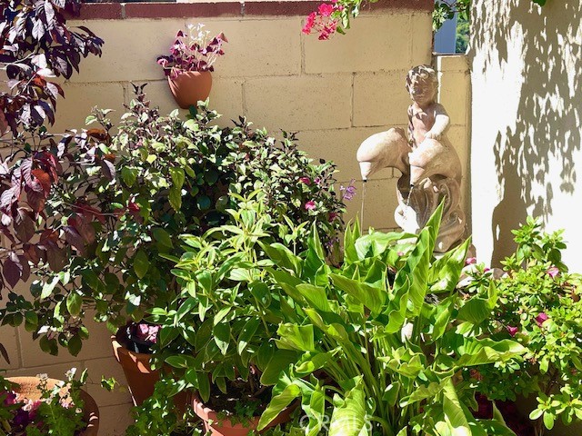 4310 Torreon Drive, Woodland Hills CA: https://media.crmls.org/medias/879d1b85-19c3-4694-9b42-a32802a56566.jpg