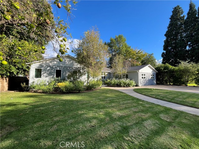 Detail Gallery Image 3 of 33 For 5108 Serrania, Woodland Hills,  CA 91364 - 2 Beds | 3 Baths