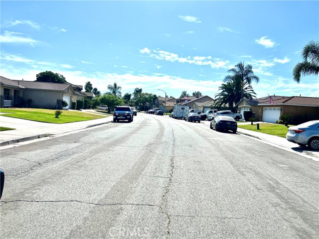 Detail Gallery Image 2 of 17 For 26469 Silverado Ct, Moreno Valley,  CA 92555 - 3 Beds | 2 Baths