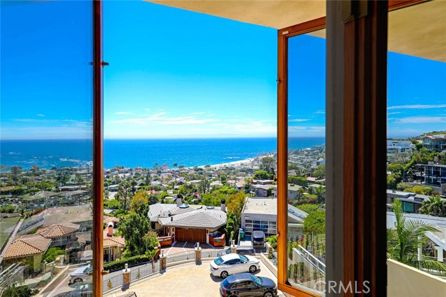 Detail Gallery Image 27 of 40 For 1076 Skyline Dr, Laguna Beach,  CA 92651 - 4 Beds | 4/1 Baths