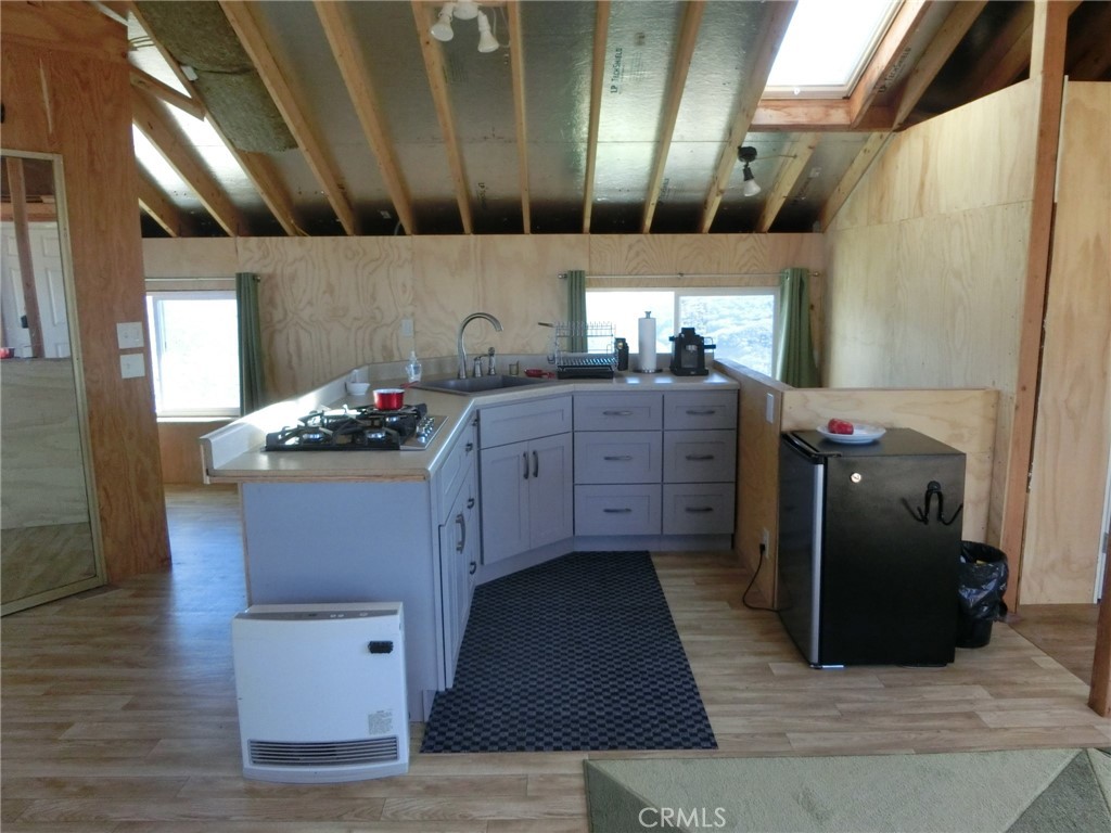 https://media.crmls.org/medias/879e6644-5007-467b-ba98-6e7a5c8b7620.jpg?preset=X-Large