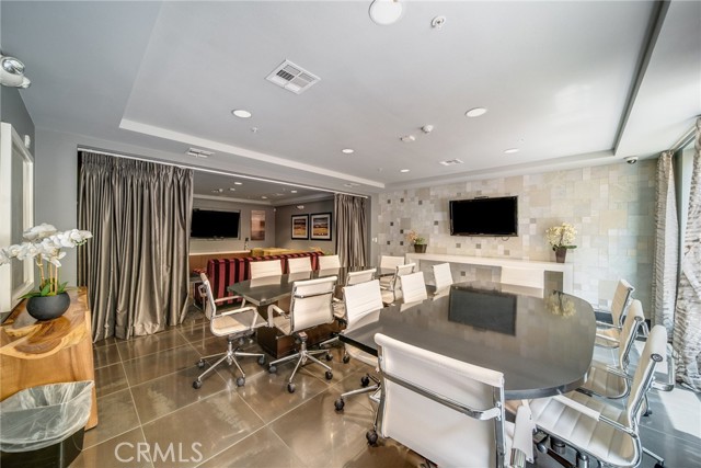 21301 Erwin Street, Woodland Hills CA: https://media.crmls.org/medias/879e909c-5f56-45ee-a7c0-c645a2b5288c.jpg