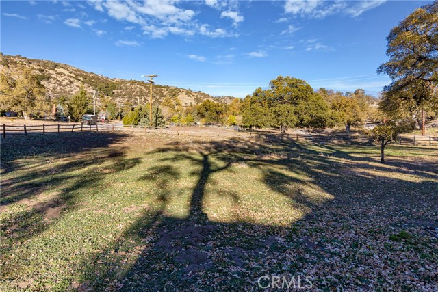 Detail Gallery Image 12 of 41 For 27900 Bear Valley Rd, Tehachapi,  CA 93561 - 3 Beds | 2/1 Baths