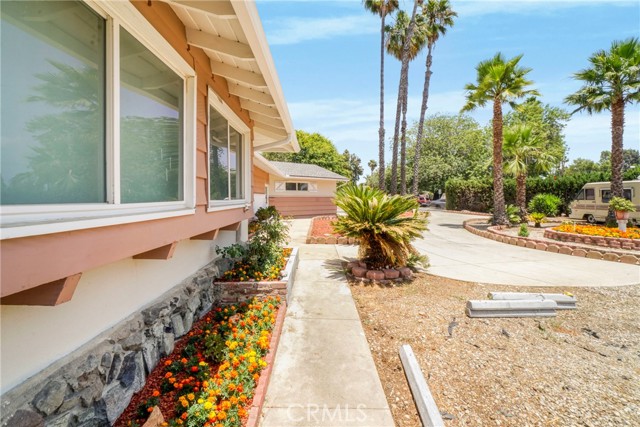 1633 Montgomery Road, Thousand Oaks CA: https://media.crmls.org/medias/879ef76b-fce7-495a-a765-0b15a6de3ad5.jpg