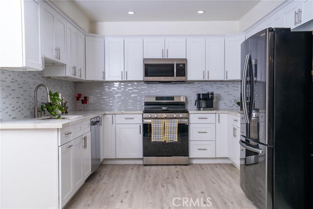 Detail Gallery Image 14 of 70 For 10660 Melvin Ave, Porter Ranch,  CA 91326 - 5 Beds | 3/1 Baths