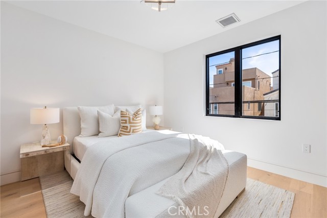 Detail Gallery Image 16 of 45 For 520 11th St, Huntington Beach,  CA 92648 - 3 Beds | 3/1 Baths