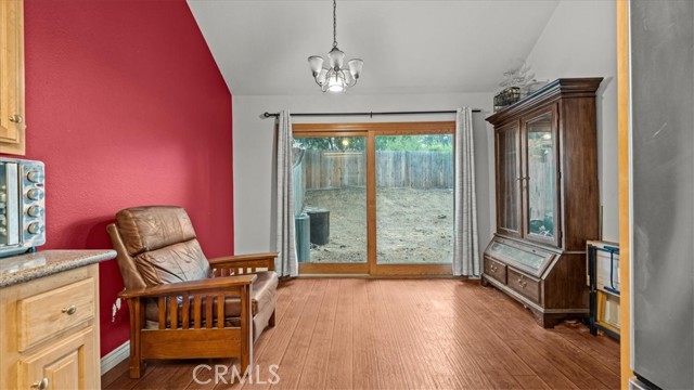 Detail Gallery Image 8 of 37 For 215 E Chestnut Ave #D,  Monrovia,  CA 91016 - 3 Beds | 3 Baths