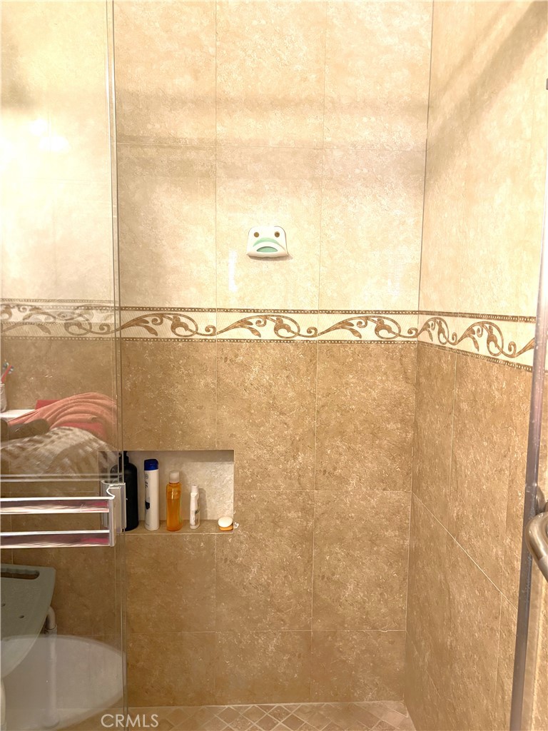 https://media.crmls.org/medias/87a08105-8bbb-4bf8-bd6a-9fd5e31d101d.jpg?preset=X-Large