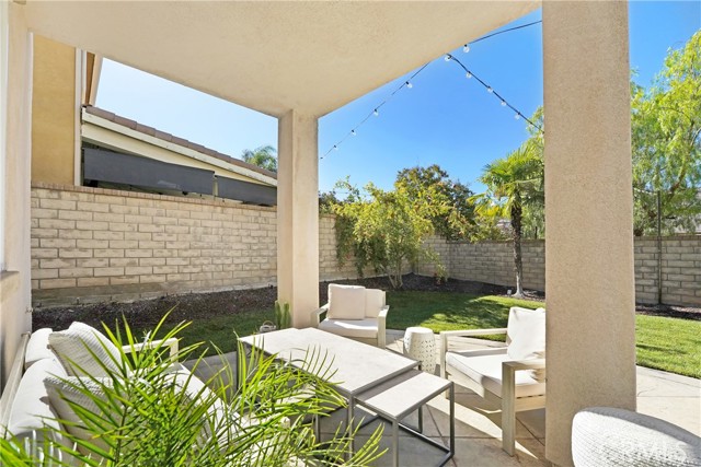 Detail Gallery Image 16 of 34 For 19920 Holly Dr, Saugus,  CA 91350 - 3 Beds | 2/1 Baths