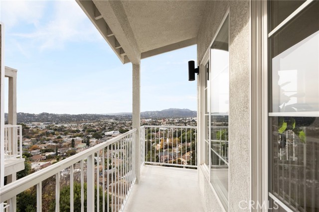 Detail Gallery Image 27 of 31 For 2391 Yorkshire Dr, Los Angeles,  CA 90065 - 3 Beds | 2/1 Baths