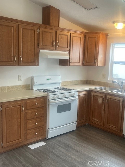 Detail Gallery Image 8 of 18 For 7560 Woodman  Pl Spc #73, Van Nuys,  CA 91405 - 2 Beds | 1 Baths