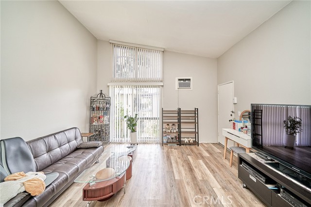 832 Coriander Drive, Torrance CA: https://media.crmls.org/medias/87a28c22-047f-49cd-b578-c554380e8bdb.jpg