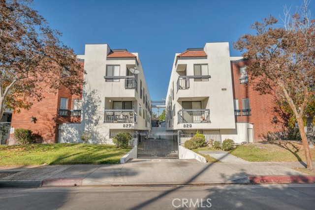 Detail Gallery Image 1 of 29 For 827 E Maple St #3,  Glendale,  CA 91205 - 3 Beds | 2/1 Baths