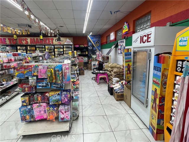 8273 S San Pedro, Los Angeles, California 90003, ,Commercial Sale,For Sale,8273 S San Pedro,CRSB23216160