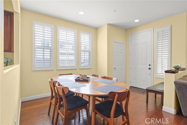 18 New Season, Irvine CA: https://media.crmls.org/medias/87a32e9e-1464-4e8b-90a6-354681453dde.jpg