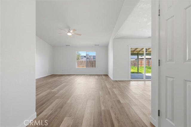 Detail Gallery Image 6 of 25 For 1921 S Kerckhoff Way, Hanford,  CA 93230 - 3 Beds | 2 Baths