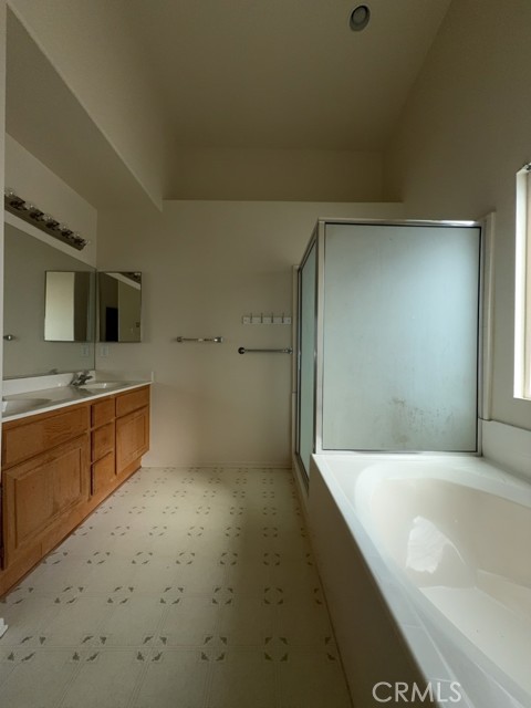 19187 Cochise Place, Apple Valley CA: https://media.crmls.org/medias/87a3f0c4-5fa2-45d0-92eb-0d02767a9f5e.jpg