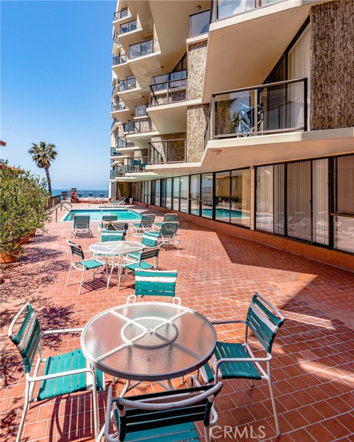 531 Esplanade, Redondo Beach, California 90277, 2 Bedrooms Bedrooms, ,Residential,Sold,Esplanade,SB23202672