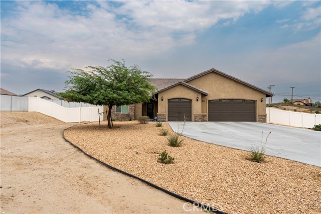 15325 Myalon Rd, Apple Valley, CA 92307