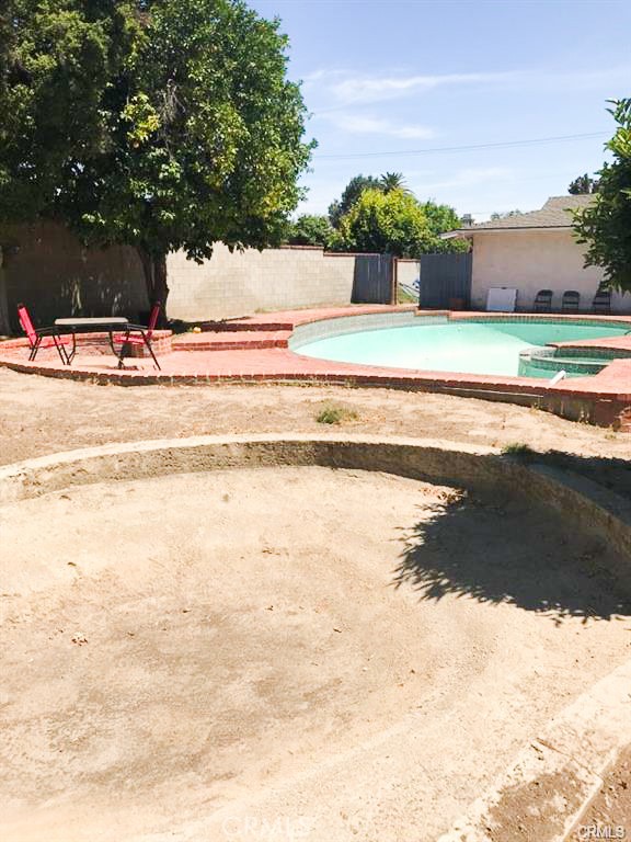 Detail Gallery Image 12 of 14 For 17033 Rayen, Northridge,  CA 91325 - 4 Beds | 3 Baths