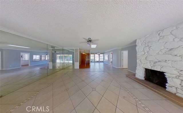 19128 Prairie Street, Northridge CA: https://media.crmls.org/medias/87a56f6c-4249-4007-8a8b-b207295b8d3c.jpg