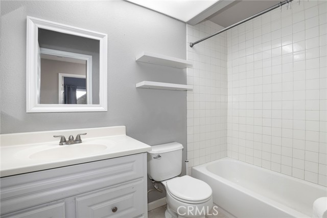 87 Mcafee Court, Thousand Oaks CA: https://media.crmls.org/medias/87a5bcf4-27c5-4272-8b10-e144901ab5f0.jpg