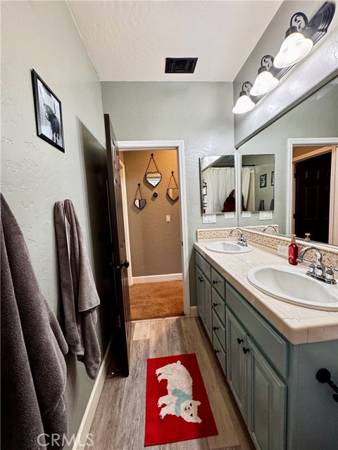 Detail Gallery Image 14 of 55 For 2945 W Vine, Visalia,  CA 93291 - 4 Beds | 2 Baths