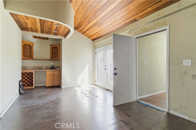 Detail Gallery Image 12 of 45 For 15000 Hamlin St, Van Nuys,  CA 91411 - 5 Beds | 3 Baths