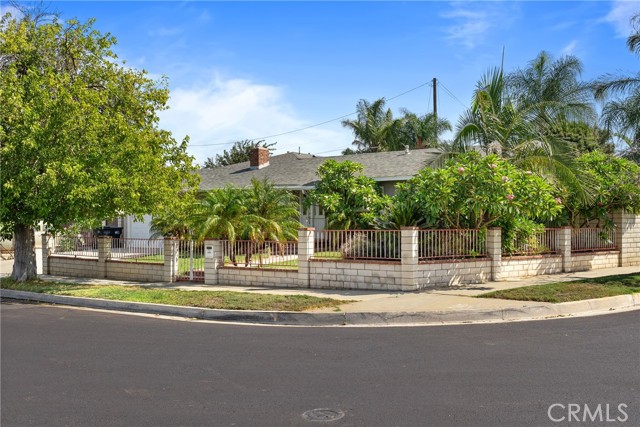 Detail Gallery Image 2 of 38 For 2285 Ridgeview, Corona,  CA 92882 - 3 Beds | 2/1 Baths