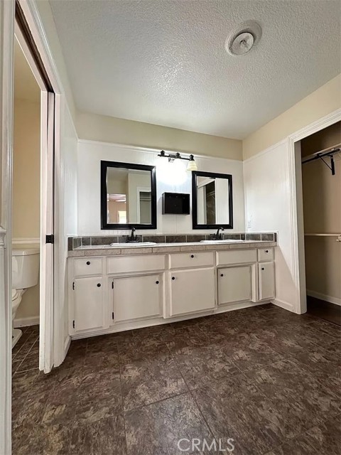 Detail Gallery Image 13 of 17 For 3000 Verdant Ct, Bakersfield,  CA 93309 - 3 Beds | 2 Baths