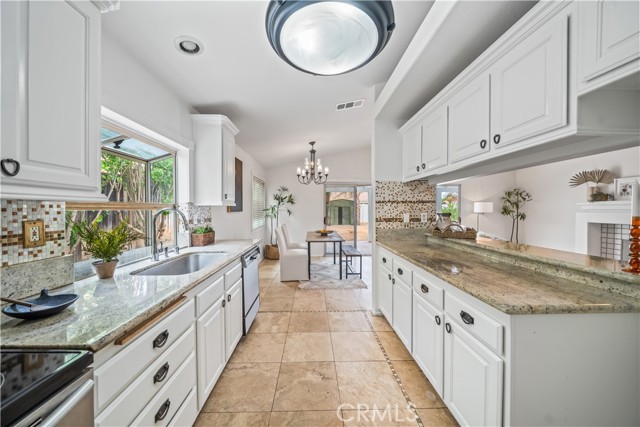 32465 Beechwood Lane, Lake Elsinore CA: https://media.crmls.org/medias/87a8c483-9b96-4f20-abad-3b37c031d1a0.jpg