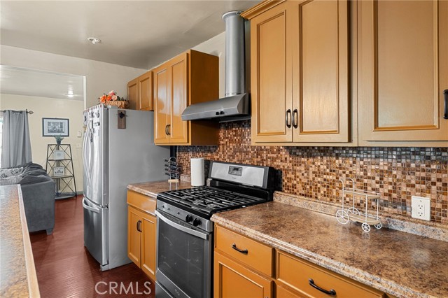 8054 Rhodes Avenue, North Hollywood CA: https://media.crmls.org/medias/87a8e298-c3d8-4db5-8856-a8625b0cf3c8.jpg