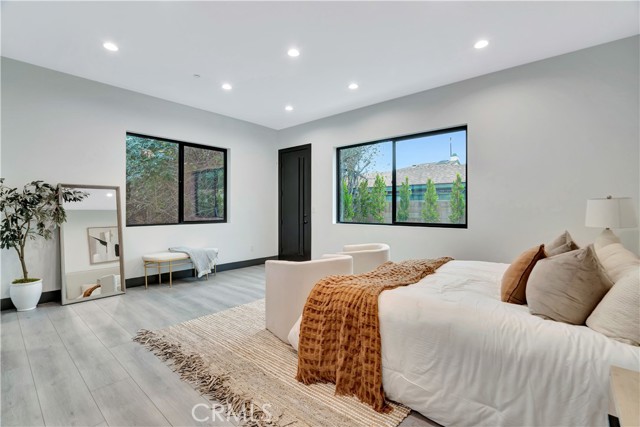 19513 Cantara Street photo 23