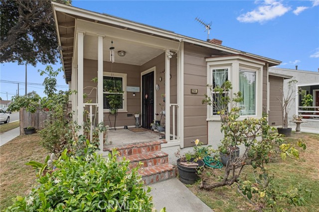1040 E 67th Street, Long Beach CA: https://media.crmls.org/medias/87a93eb8-0b68-463f-bf70-e7531eb0889a.jpg