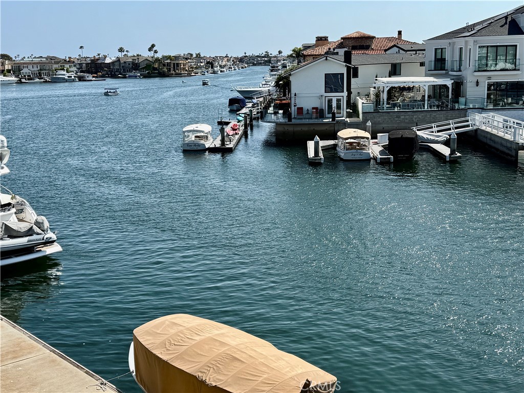 https://media.crmls.org/medias/87a9ba17-b937-4a5c-a0ac-79902b4c10df.jpg?preset=X-Large