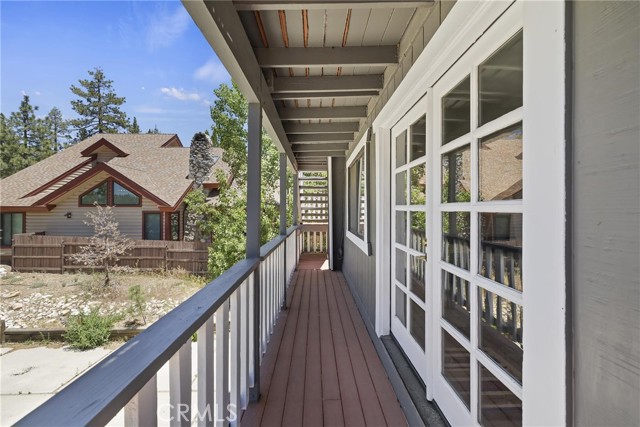 39325 Lodge Road, Fawnskin CA: https://media.crmls.org/medias/87a9d010-5862-4b13-b36f-2c578d01d223.jpg