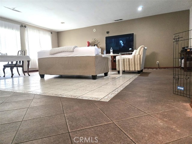 Detail Gallery Image 2 of 9 For 9370 Dorrington, Arleta,  CA 91331 - 3 Beds | 2 Baths