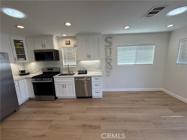 Detail Gallery Image 7 of 24 For 18095 Newland, Huntington Beach,  CA 92646 - 2 Beds | 1 Baths