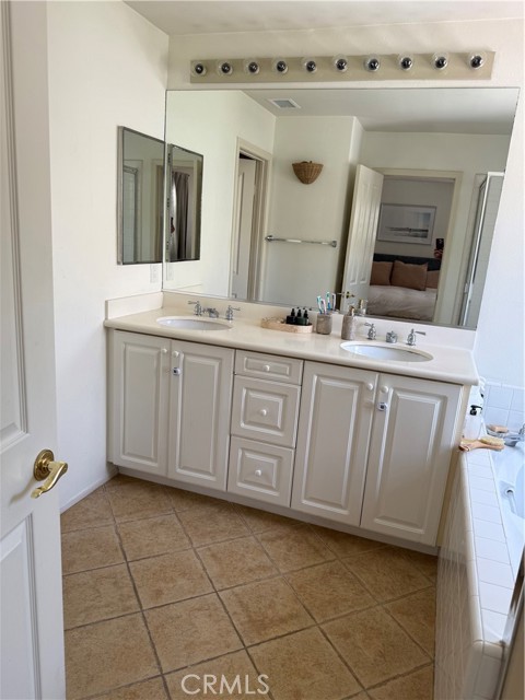 Detail Gallery Image 19 of 27 For 45 Avondale, Irvine,  CA 92602 - 4 Beds | 3 Baths