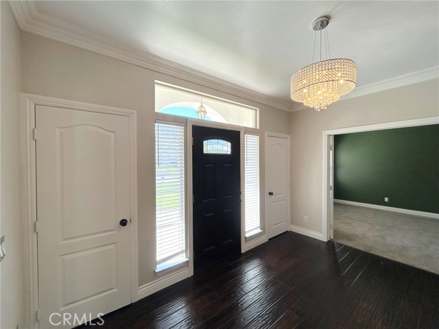 Detail Gallery Image 4 of 24 For 629 Golden West Dr, Redlands,  CA 92373 - 5 Beds | 3/1 Baths