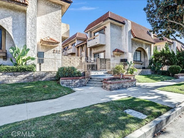 Detail Gallery Image 2 of 25 For 212 N Stoneman Ave #C,  Alhambra,  CA 91801 - 3 Beds | 2/1 Baths