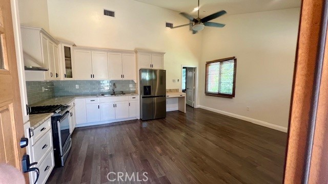 7755 Ethel Avenue, North Hollywood CA: https://media.crmls.org/medias/87acb9dd-040d-4ec9-847e-a32f5e6c1c9a.jpg