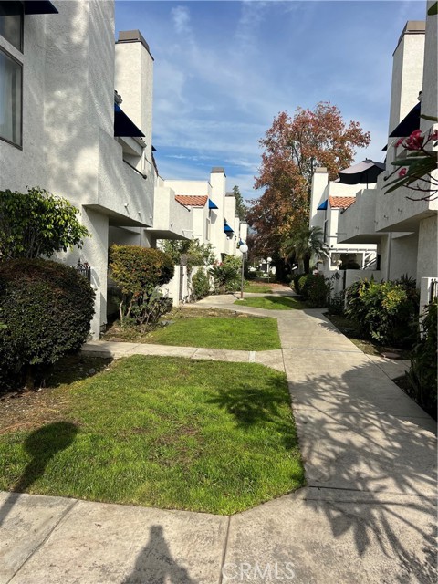 Detail Gallery Image 4 of 21 For 304 Park Shadow Ct, Baldwin Park,  CA 91706 - 2 Beds | 2 Baths