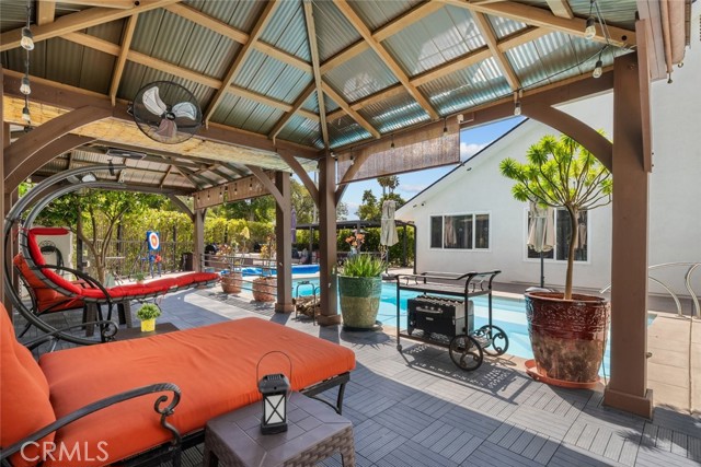 22835 Styles Street, Woodland Hills CA: https://media.crmls.org/medias/87adc03a-26d8-4381-88a2-17d0f923d125.jpg
