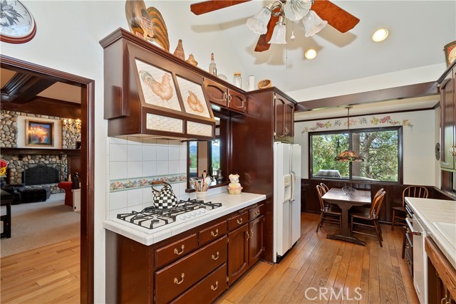 Detail Gallery Image 18 of 56 For 701 Zurich Dr, Lake Arrowhead,  CA 92352 - 3 Beds | 3 Baths