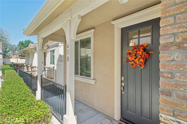 Detail Gallery Image 6 of 57 For 618 S Brampton Ln, Rialto,  CA 92376 - 4 Beds | 3 Baths