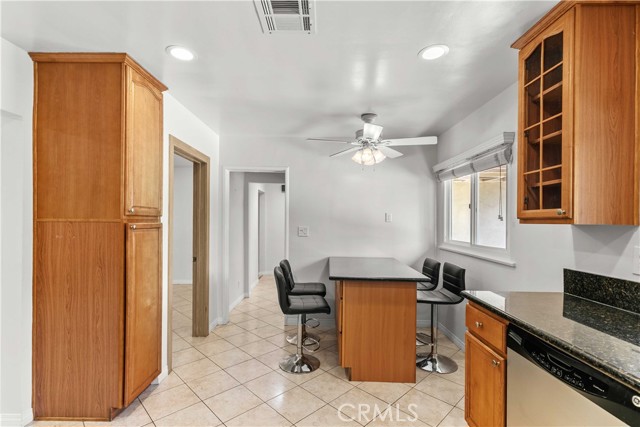 17533 Raymer Street, Sherwood Forest CA: https://media.crmls.org/medias/87aff480-1958-4f2b-8bf6-28e332259611.jpg
